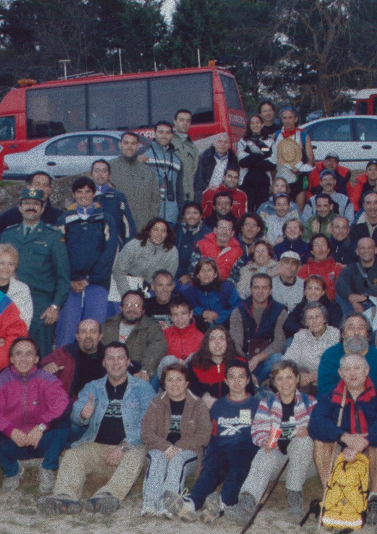 Fotografía de grupo de excursionistas al aire libre
